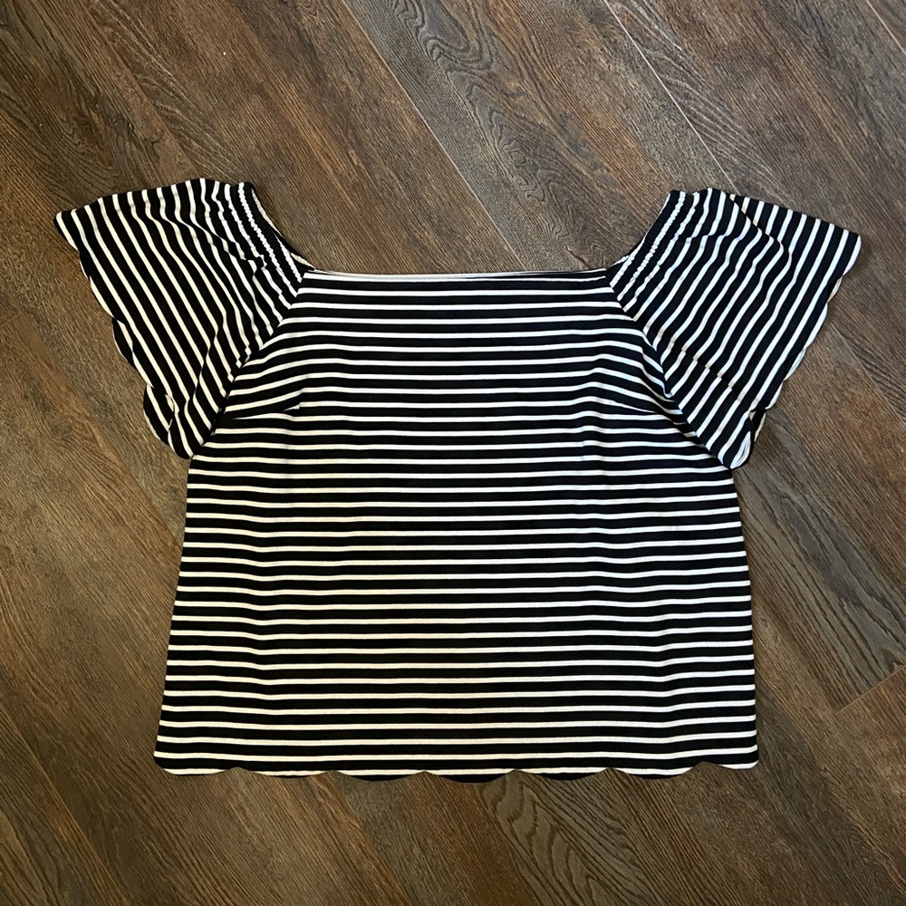 Banana Republic Striped Top Women’s XL Black White Tee Scalloped Hem